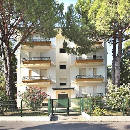 Residenza Ibsen Apartment Lignano Sabbiadoro Ruang foto