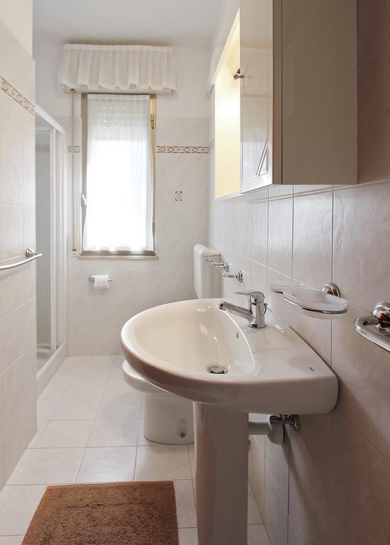 Residenza Ibsen Apartment Lignano Sabbiadoro Ruang foto