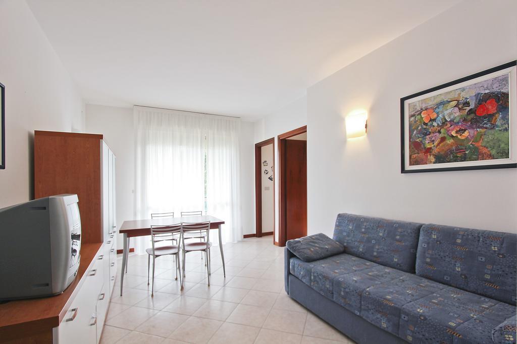 Residenza Ibsen Apartment Lignano Sabbiadoro Ruang foto