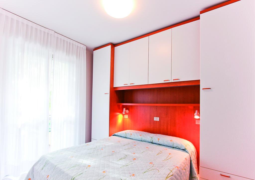 Residenza Ibsen Apartment Lignano Sabbiadoro Ruang foto