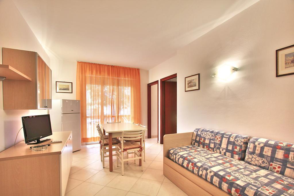 Residenza Ibsen Apartment Lignano Sabbiadoro Ruang foto